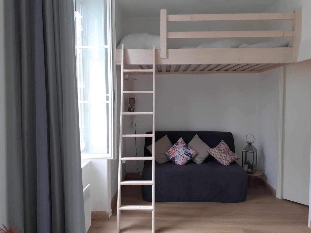 Apartment 400m De La