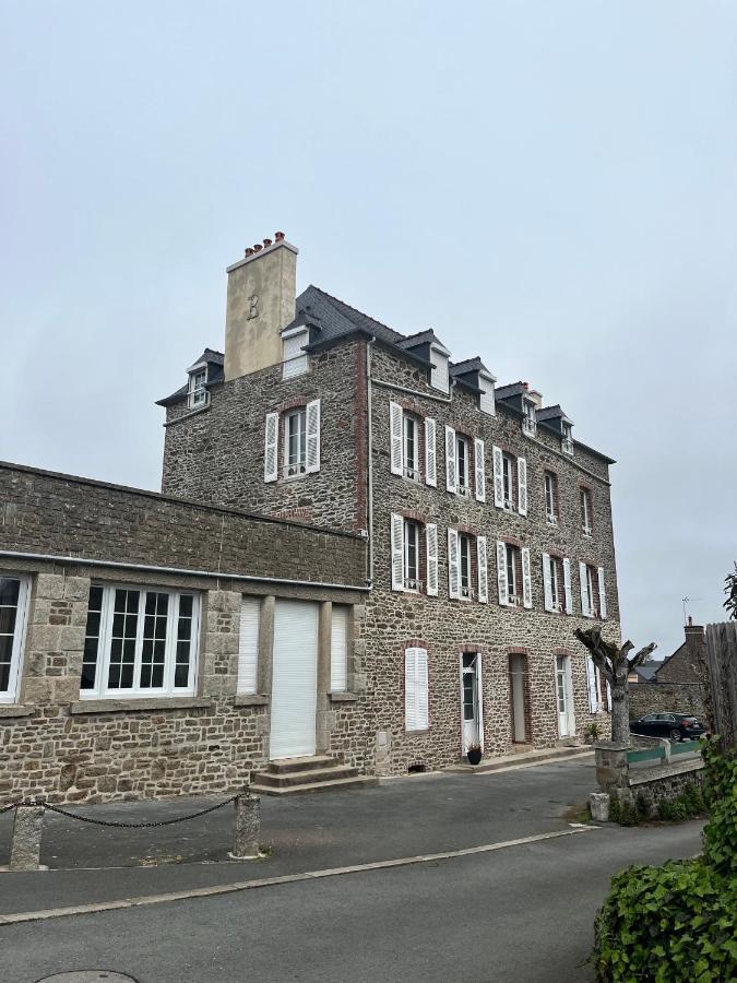 Apartment 400m De La