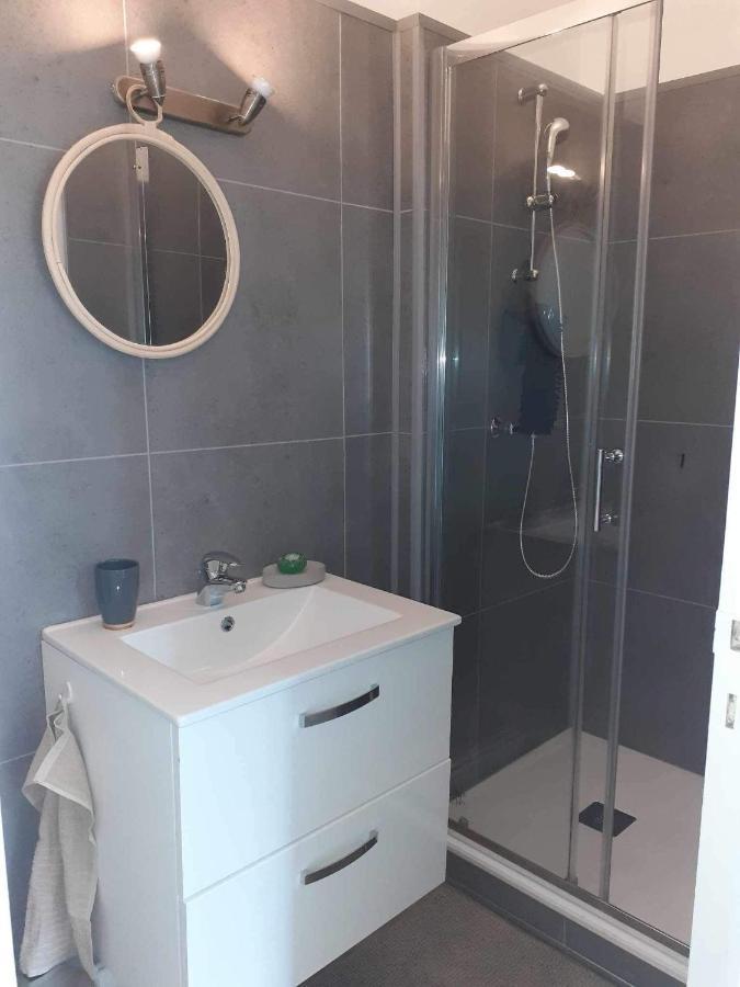 Apartment 400m De La *
