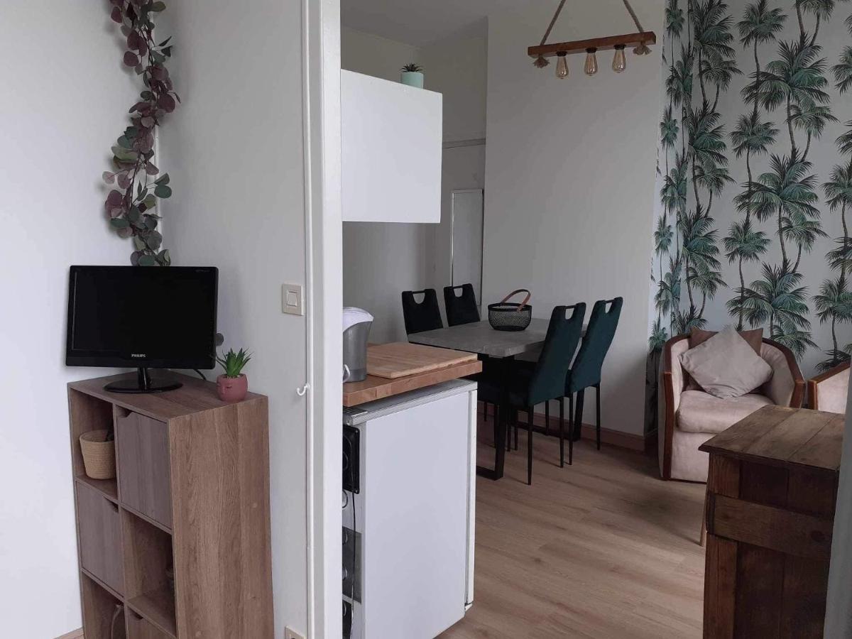 Apartment 400m De La